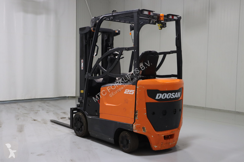 رافعة شوكية Doosan BC25S-7