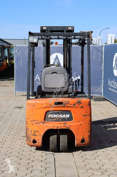 Empilhador elevador Doosan B15T-5