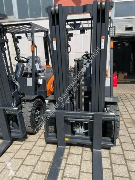 Teleskopický manipulátor Doosan D30NXP