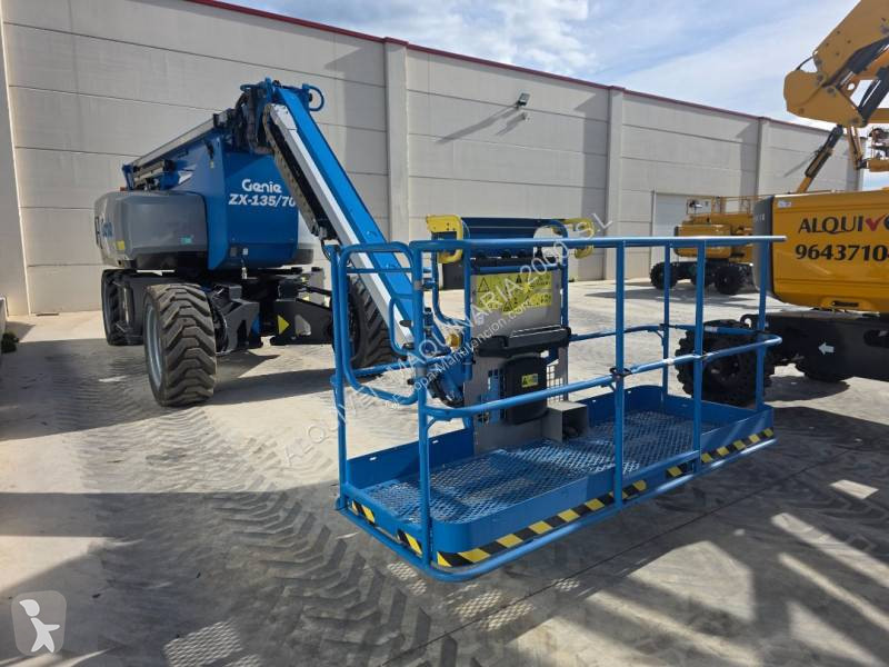 منصة تلسكوبية Genie ZX-135/70