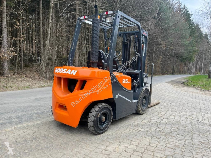 رافعة شوكية Doosan D 25 GP