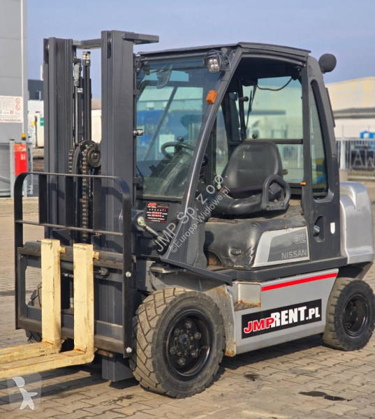 Teleskopický manipulátor Nissan FGD02 A 32 Q