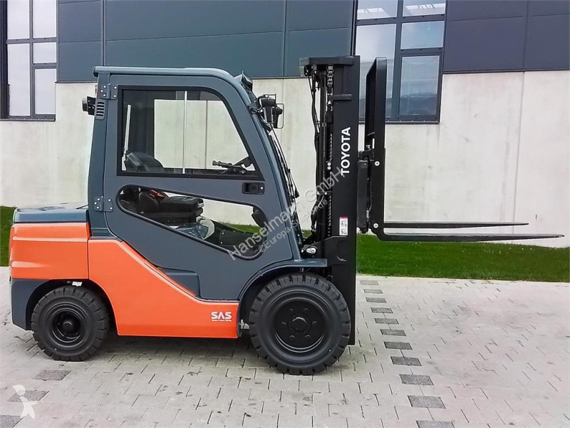 Кар Toyota 52-8FDJF35