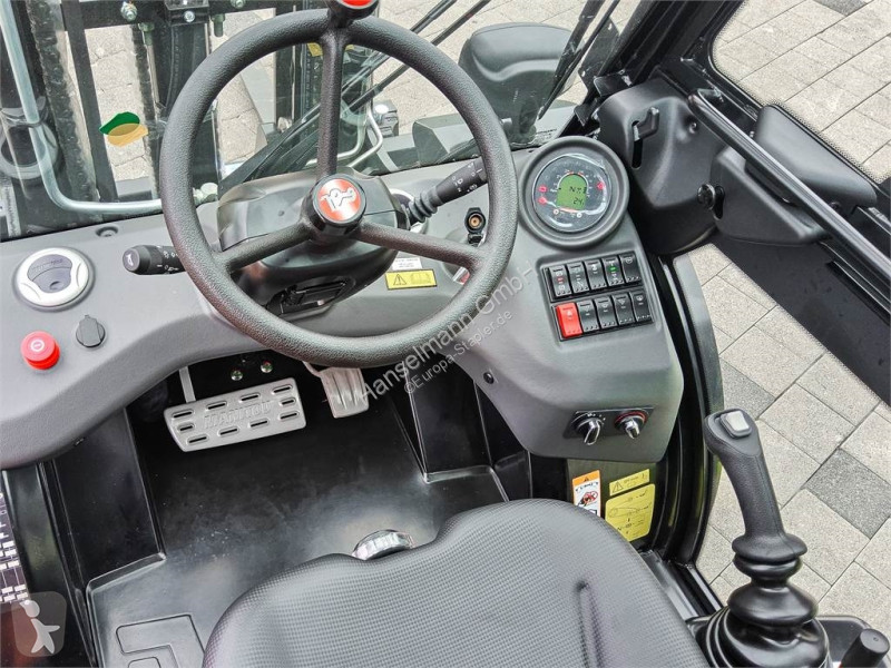 Stivuitor toate terenurile Manitou MC 30-4