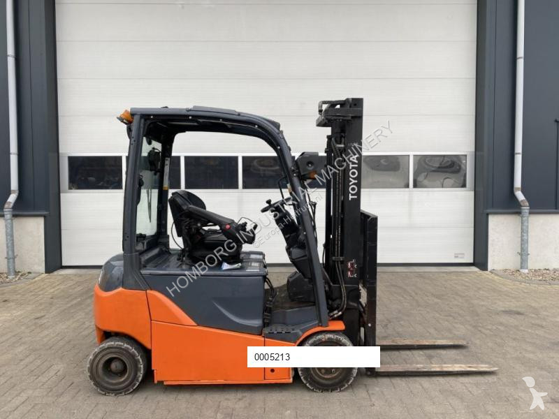 Teleskopický manipulátor Toyota Traigo 16...