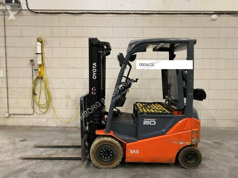 Teleskopický manipulátor Toyota 2 ton Traigo 20...