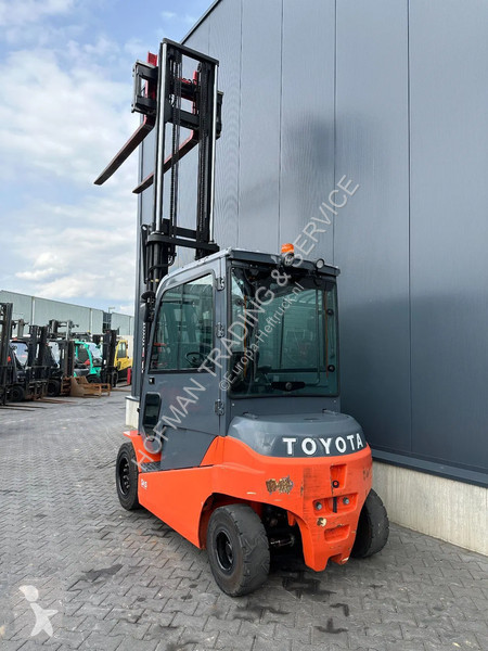 Teleskopický manipulátor Toyota 8FBMT45