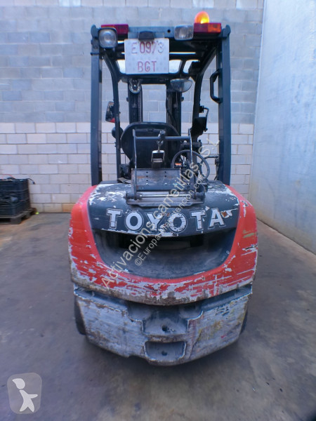 Carretilla elevadora Toyota 02-8FGF30 MATRICULADA