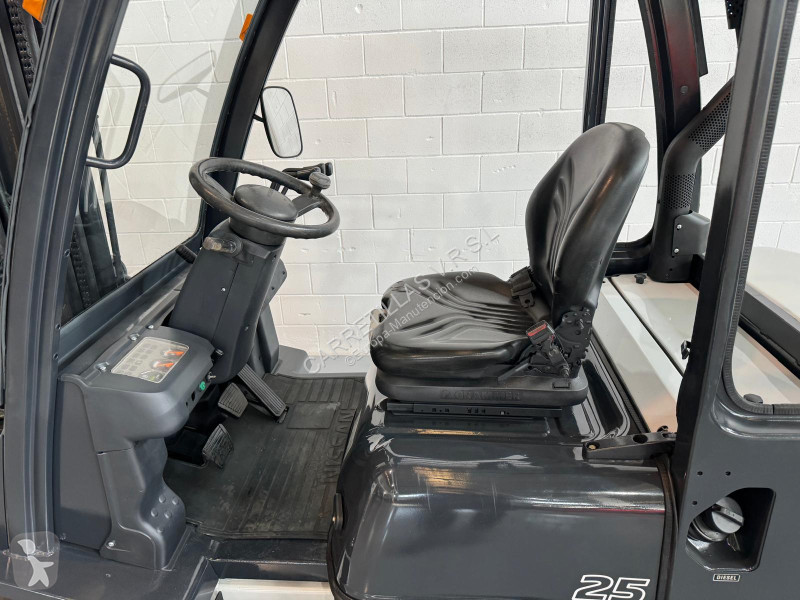 رافعة شوكية Nissan FD02A25Q