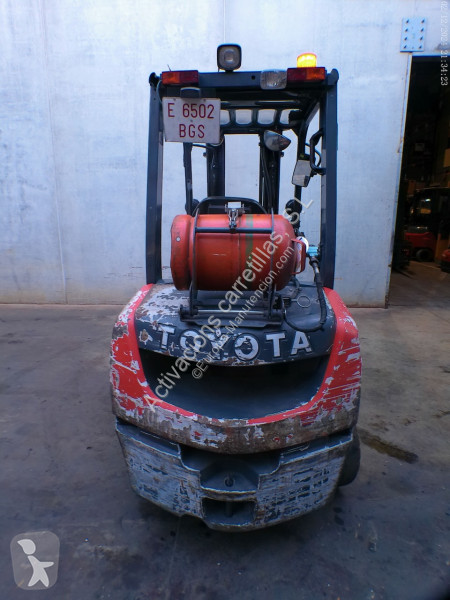 Carretilla elevadora Toyota 02-8FGF30 MATRICULADA