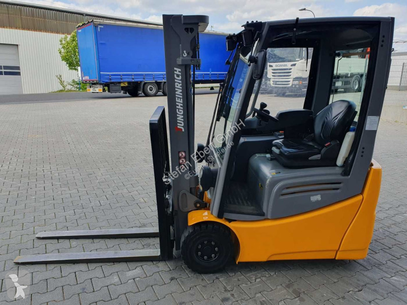رافعة شوكية Jungheinrich EFG 215 / Triplex...