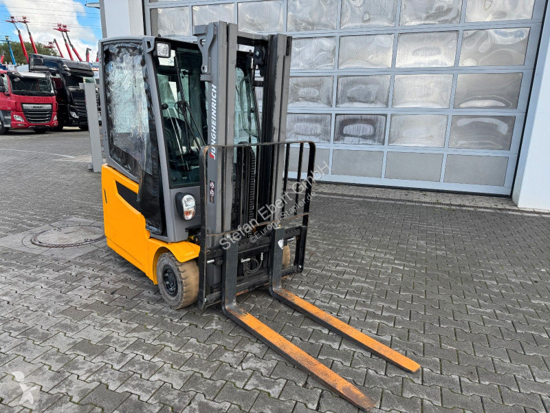 رافعة شوكية Jungheinrich EFG 215 / Triplex:...