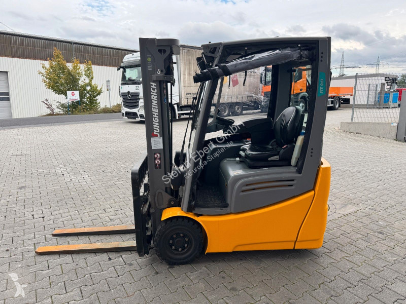 رافعة شوكية Jungheinrich EFG 215 / Triplex:...