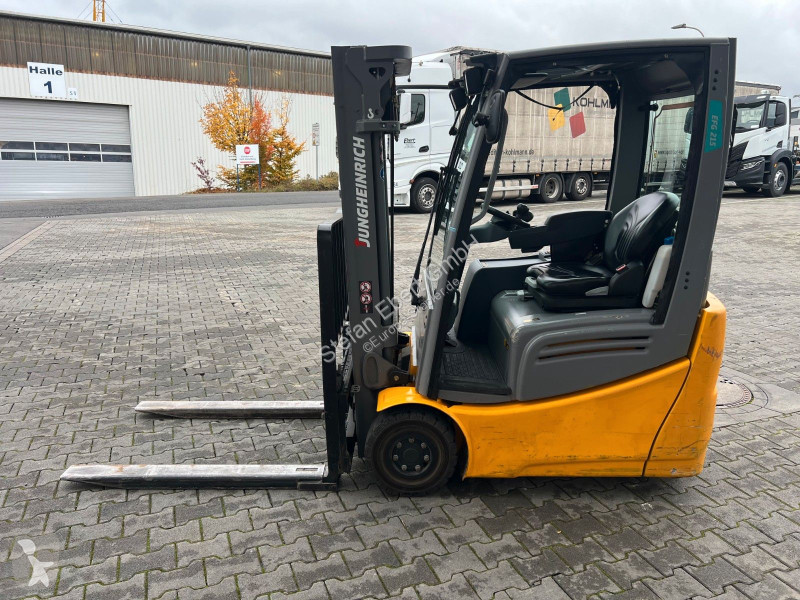 رافعة شوكية Jungheinrich EFG 215 / Triplex...
