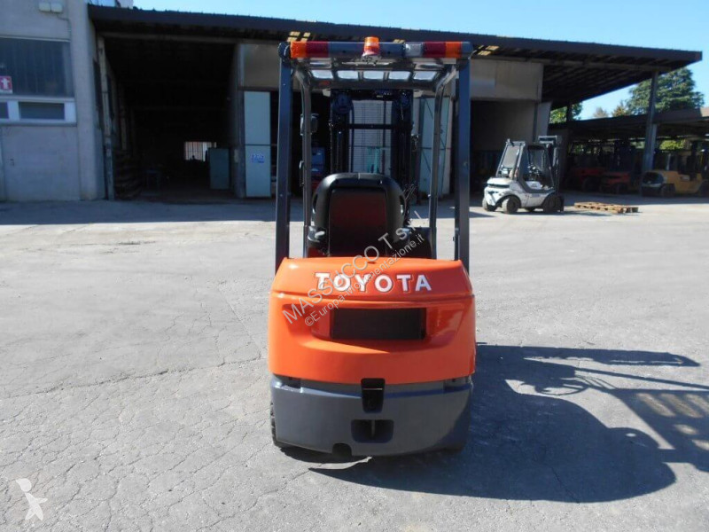 رافعة شوكية Toyota 02-7FDF18