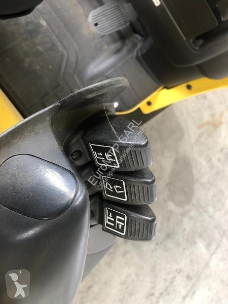 رافعة شوكية Hyster