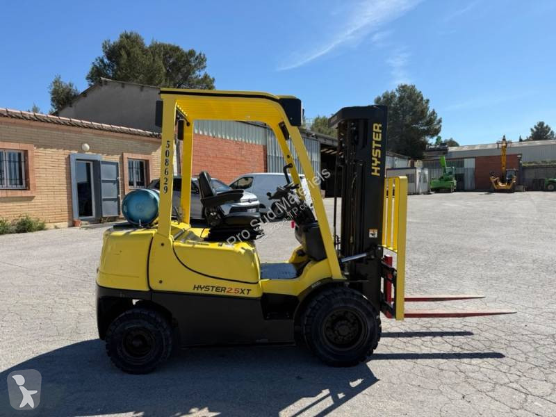 رافعة شوكية Hyster