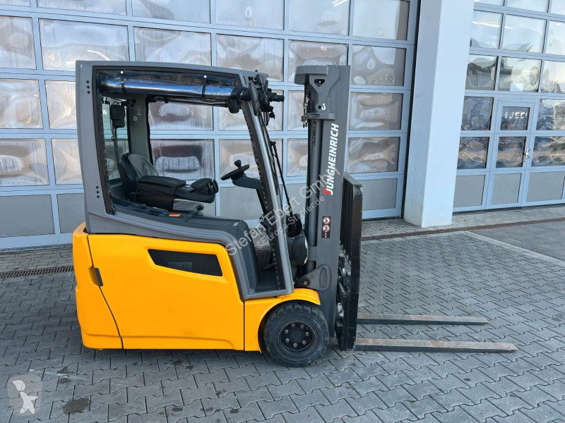 رافعة شوكية Jungheinrich EFG 218 / Triplex...