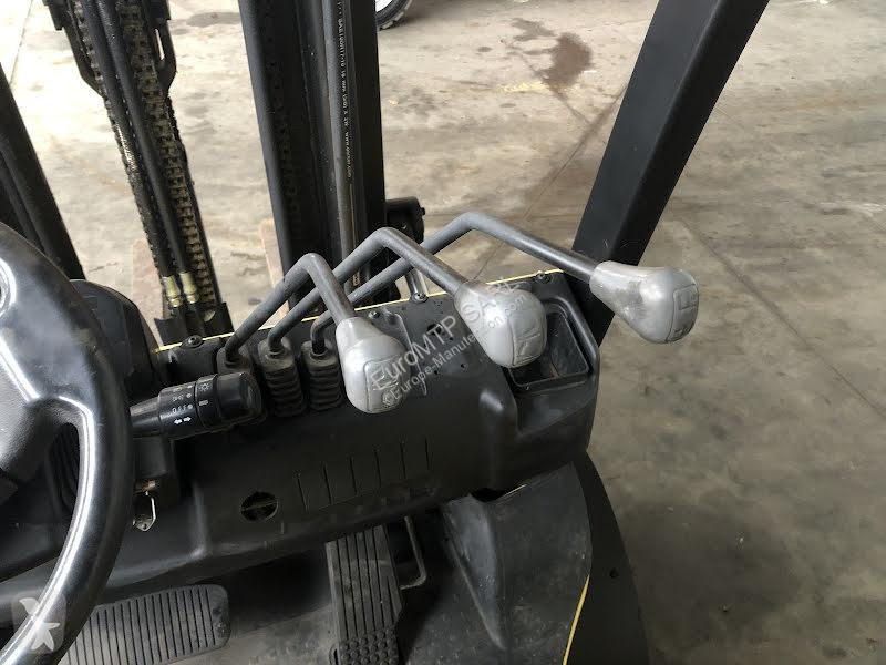 رافعة شوكية Hyster