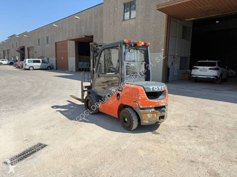 رافعة شوكية Toyota 02-8FDF30