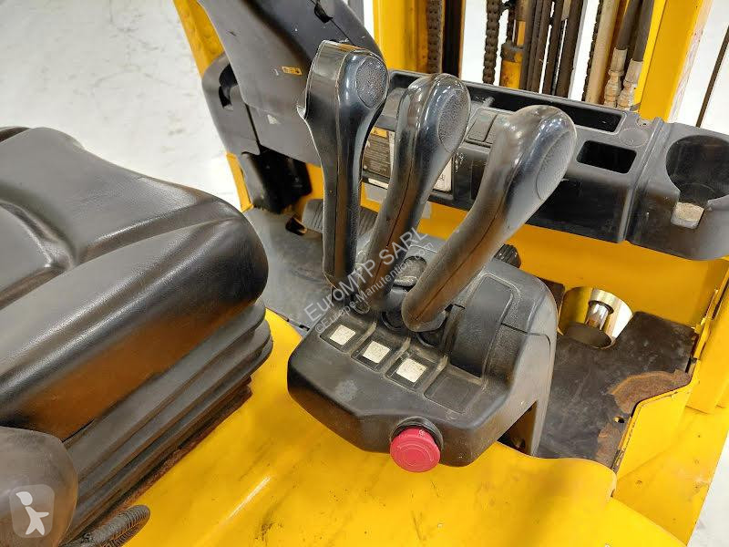 رافعة شوكية Hyster