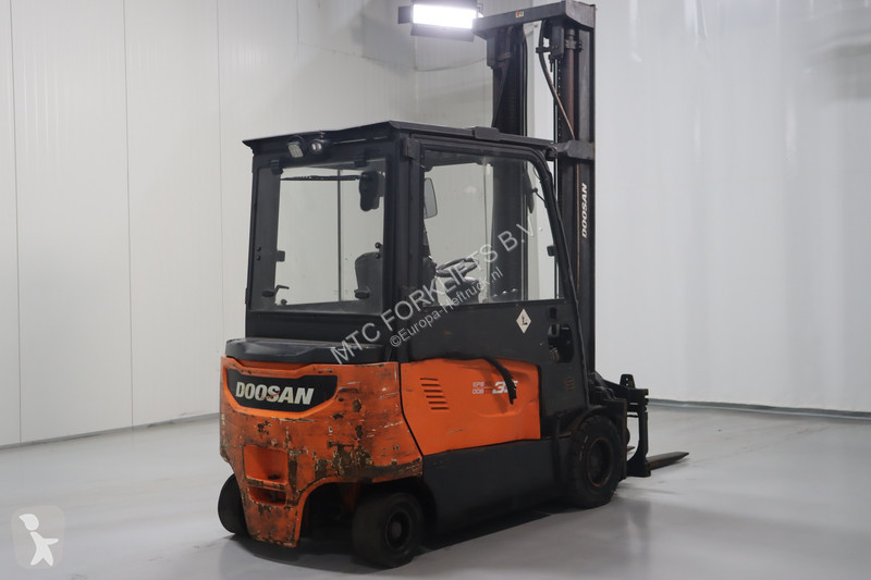 رافعة شوكية Doosan B35X-7