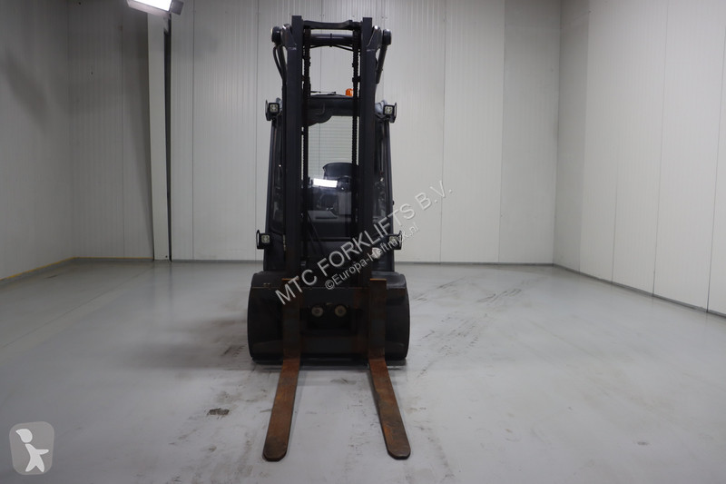 Teleskopický manipulátor Linde D-01