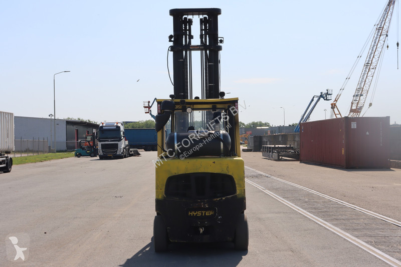 رافعة شوكية Hyster