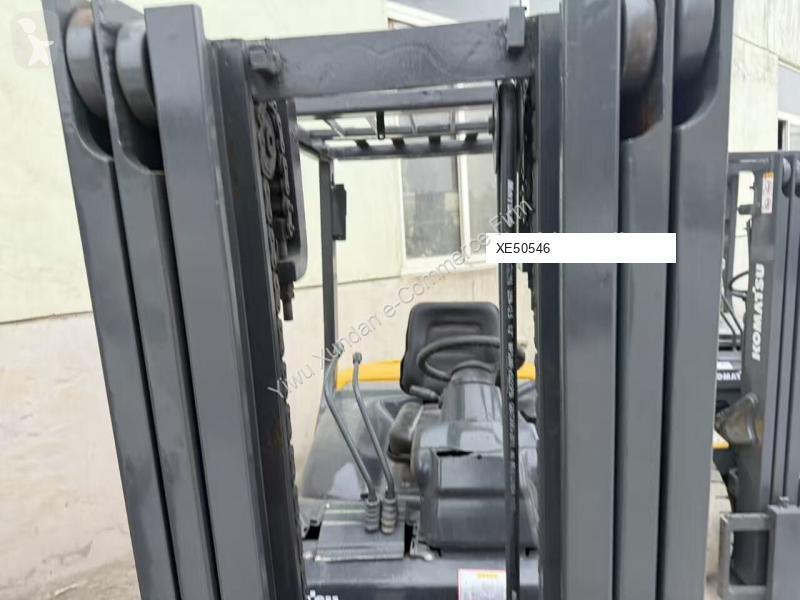 Teleskopický manipulátor Komatsu FD30