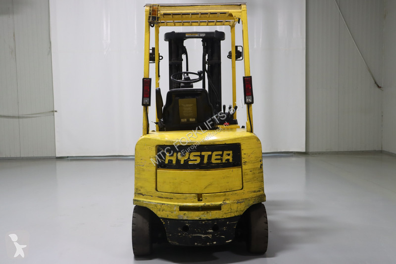 رافعة شوكية Hyster