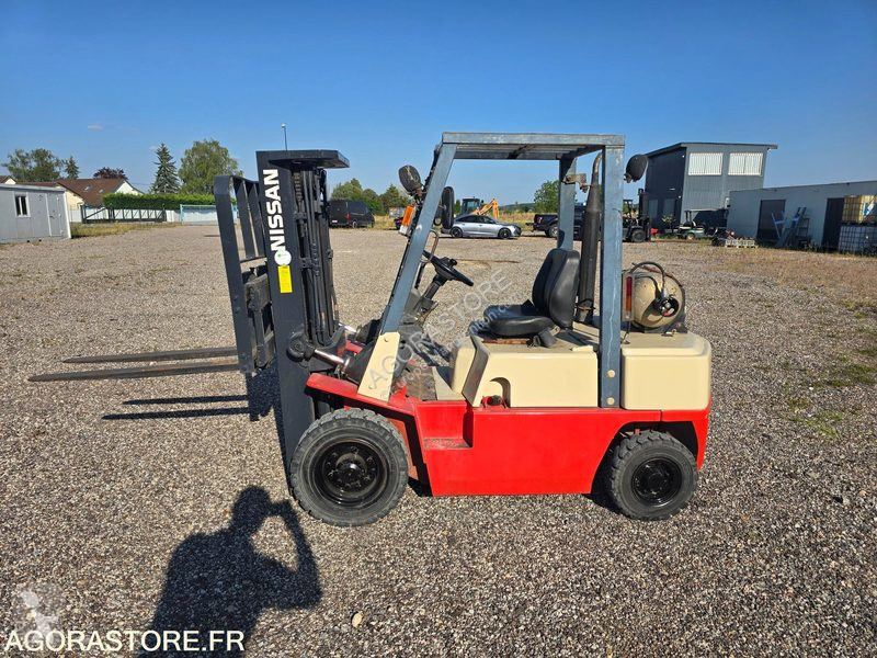 Carretilla elevadora Nissan UJO2A25U