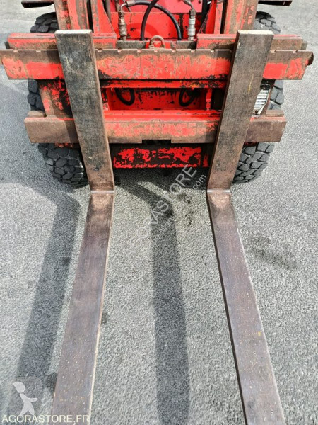 رافعة شوكية Manitou