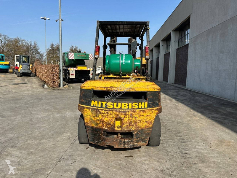 Кар Mitsubishi FG40