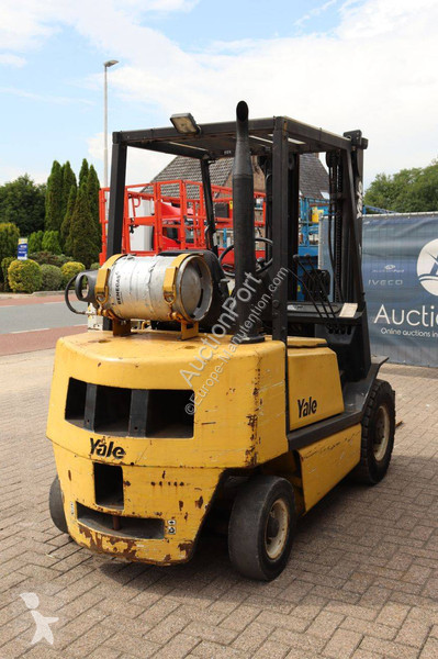 Навантажувач вилковий Yale GLP25-E2185