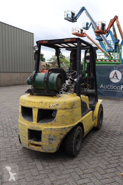 Hyundai 33L-7A Forklift