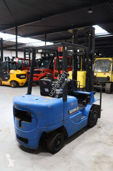 Teleskopický manipulátor Caterpillar DP25K
