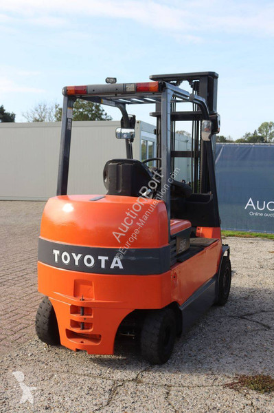 Wózek podnośnikowy Toyota