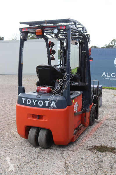 Wózek podnośnikowy Toyota 8FBE18T