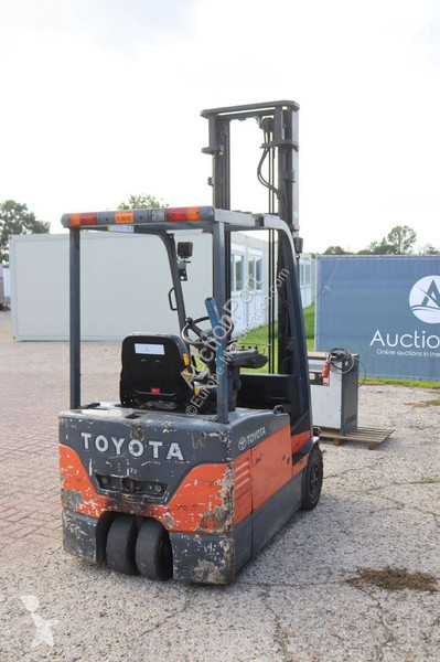 Wózek podnośnikowy Toyota