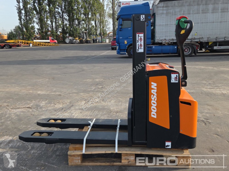 Empilhador elevador Doosan BDL13S-7