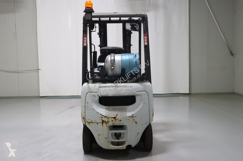 Chariot élévateur Nissan P1D1A18LQ