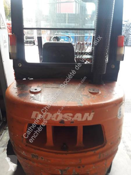 Empilhador elevador Doosan