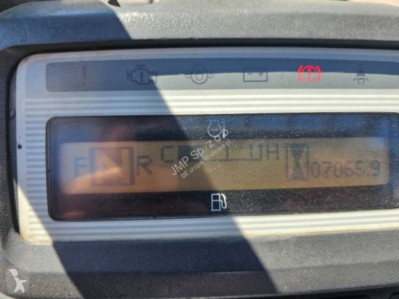 Teleskopický manipulátor Nissan UG1D2A32LQ