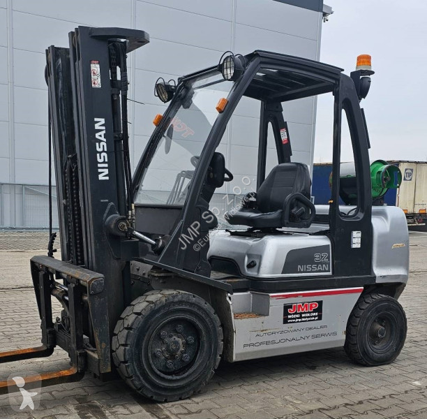 Teleskopický manipulátor Nissan UG1D2A32LQ