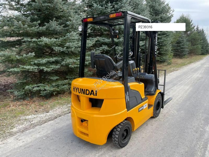Teleskopický manipulátor Hyundai 18D-7E