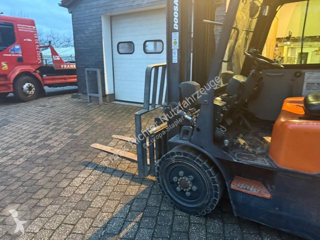 Carrello elevatore Doosan D30GX Dieselstapler...