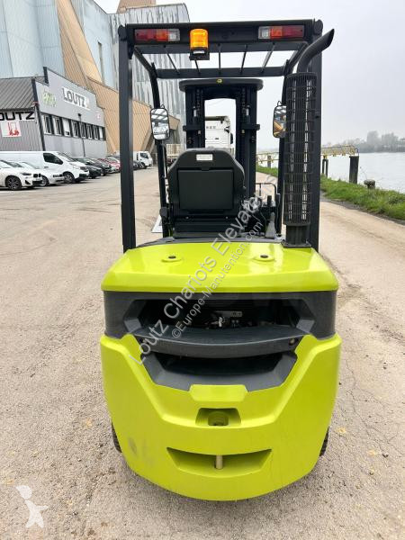 Chariot élévateur Clark  GTS33D