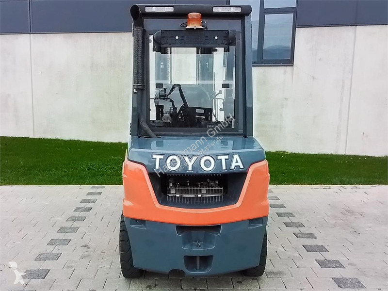 Кар Toyota 52-8FDJF35