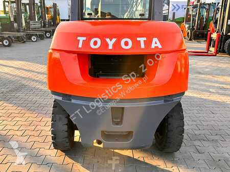 Teleskopický manipulátor Toyota