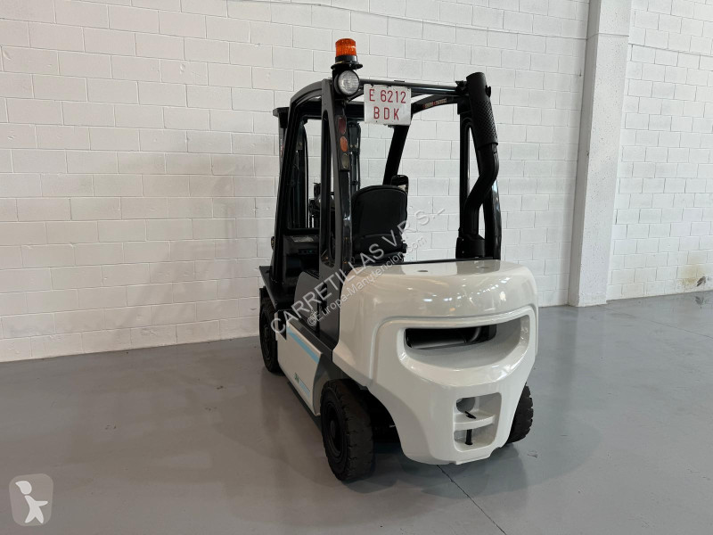 رافعة شوكية Nissan FD02A25Q